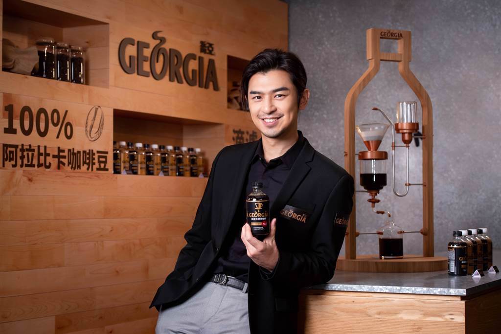 陳柏霖擔任GEORGIA喬亞咖啡代言人，每天早上用一瓶滴濾無糖黑咖啡開啟專注的一天。（圖／品牌提供）