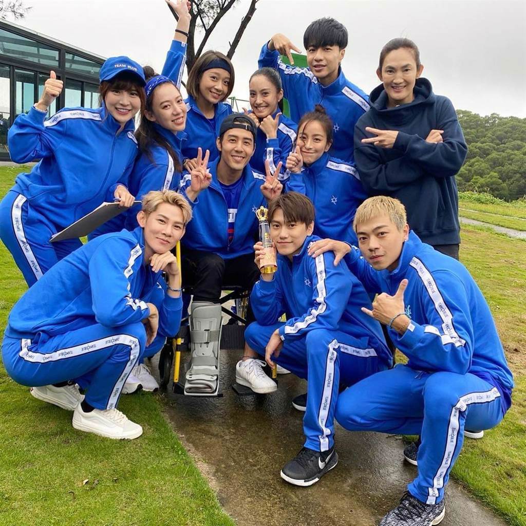 邱宇辰與他的藍隊隊員們親如家人。（摘自臉書）