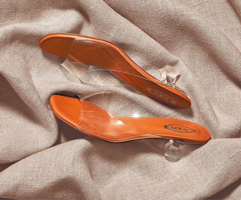 透明材質與透明鞋跟是TOD'S本季女鞋一大特色，透明休閒跟鞋1萬8100元。（TOD'S提供）