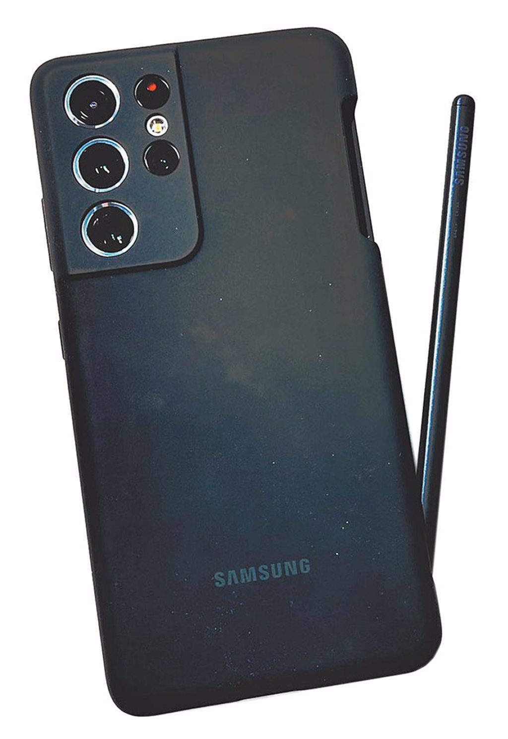 三星Galaxy S21 Ultra首次加入了S Pen的功能，提供書寫功能、懸浮翻譯等操作，3月31日前購買即加贈附價值1990元的附S Pen矽膠薄型背蓋。（石欣蒨攝）