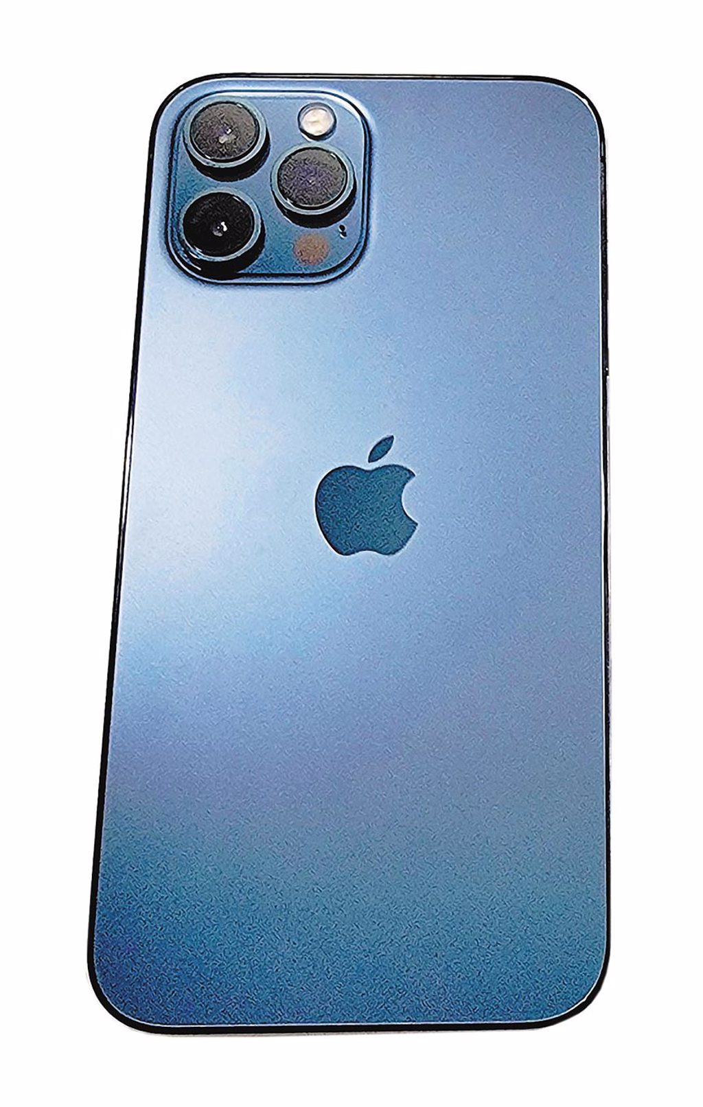 蘋果iPhone 12 Pro Max，共石墨色、銀色、金色、太平洋藍 4色，3萬7900元起。（石欣蒨攝）