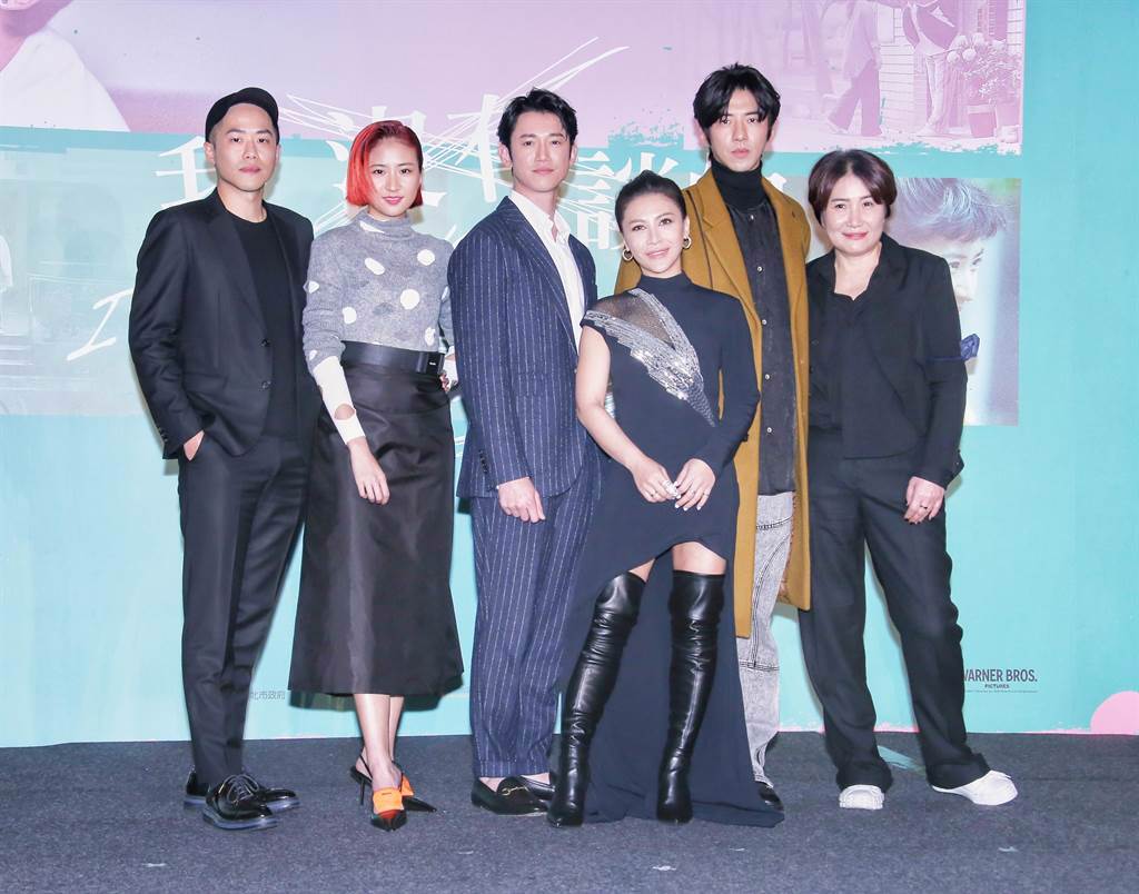 許智彥（左起）、9m88、吳慷仁、艾怡良、傅孟柏和徐譽庭出席電影首映會。（羅永銘攝）