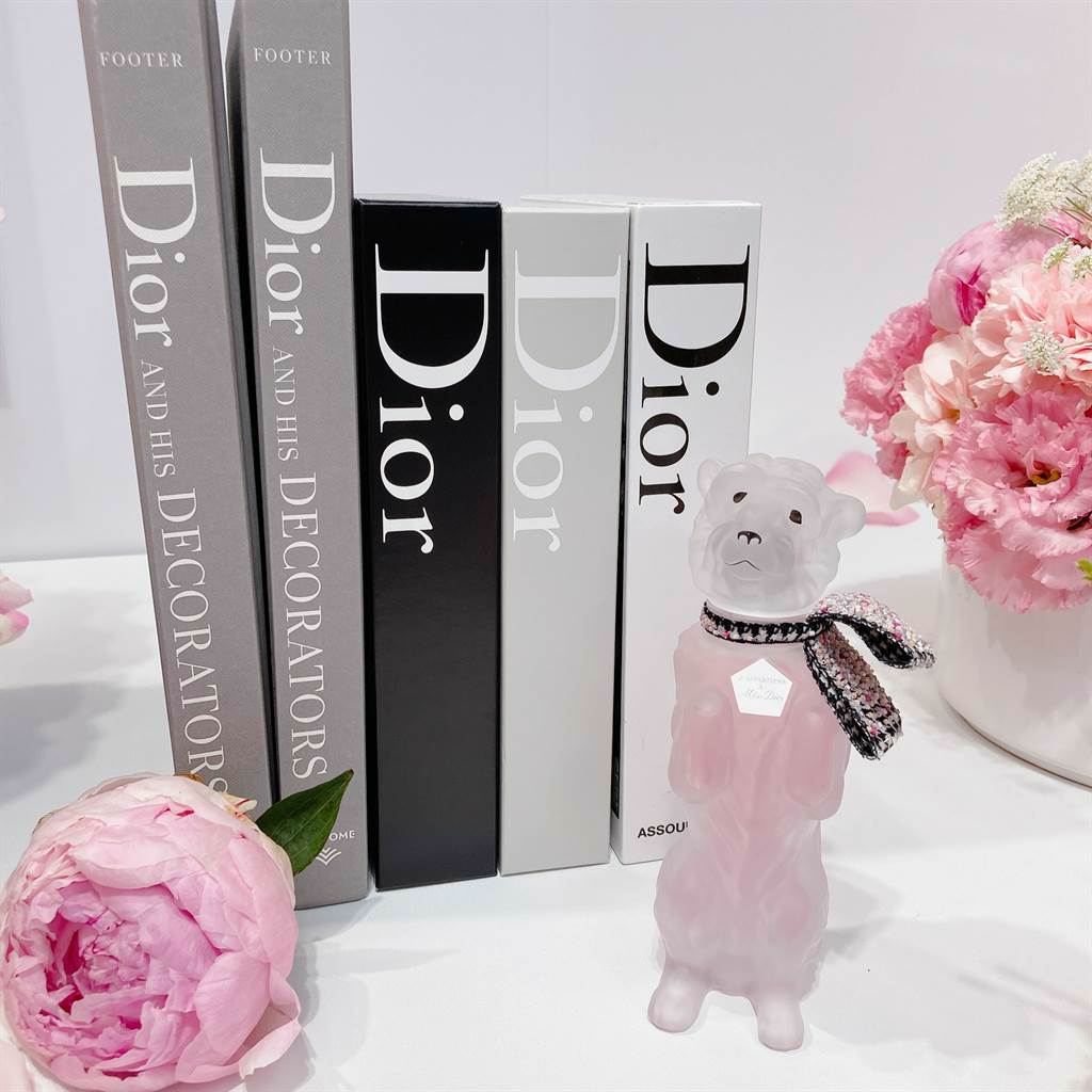 Miss Dior花漾迪奧淡香水 BOBBY限量復刻版的瓶身靈感來自迪奧先生的愛犬。（邱映慈攝）