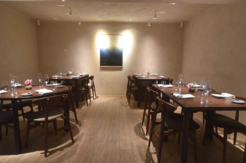 位在台北市民生東路西華飯店後巷的〈holt〉餐廳，是以Fine Dining餐廳定位切入市場，裝潢簡約帶有北歐風。（圖／姚舜）