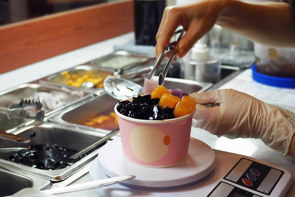 常見12款甜湯熱量排行榜曝光，營養師揭熱量冠軍是綜合燒仙草。（圖／Shutterstock）