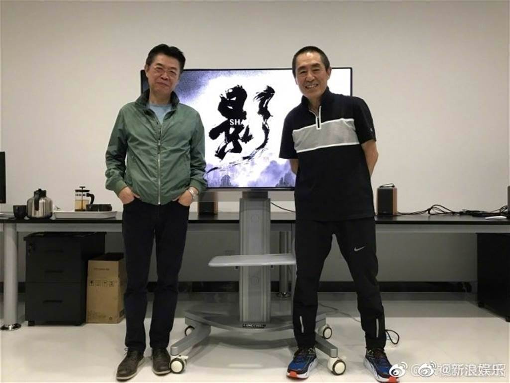 張昭(左)曾和大導演張藝謀多次合作。（圖／翻攝自新浪娛樂微博）