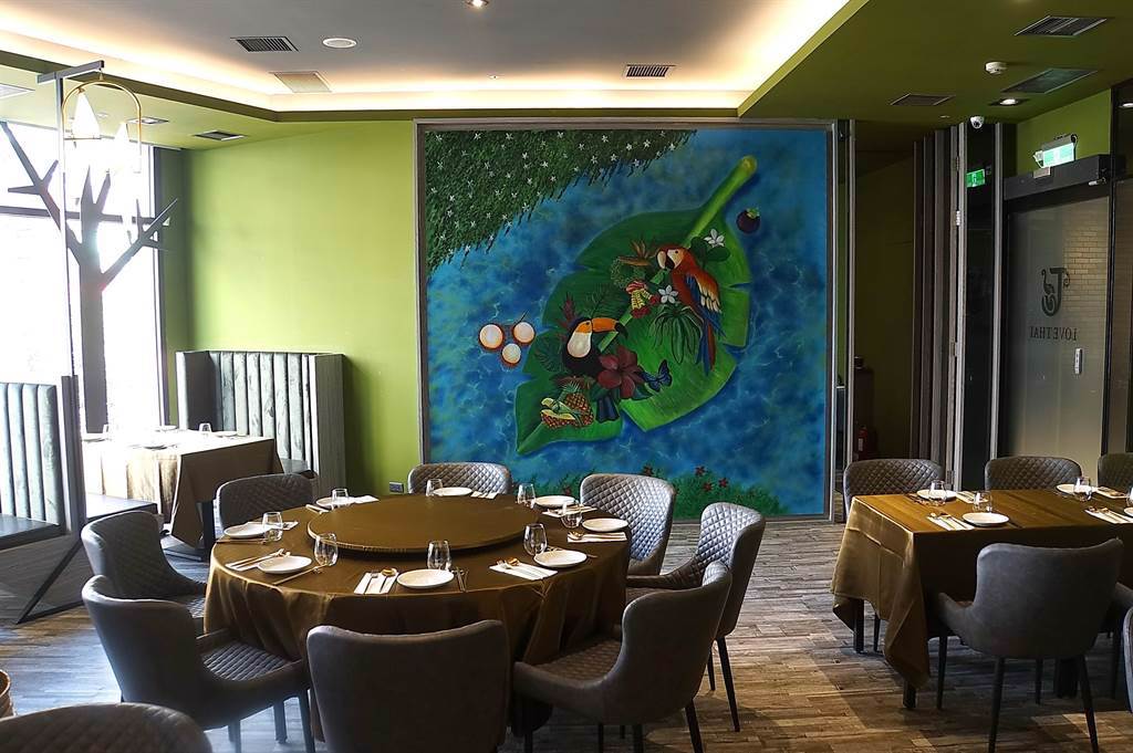 〈樂泰〉泰式餐廳位在新北市蘆洲區集賢路的〈樂頤飯店〉內，裝潢清新不俗。（圖／姚舜）