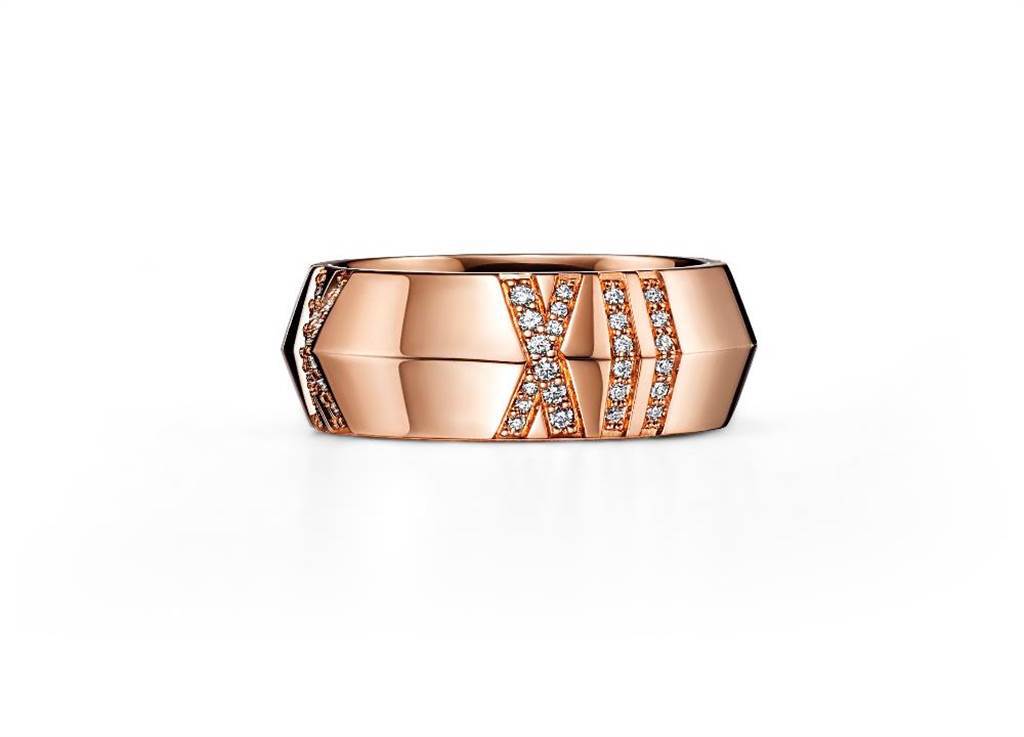 Tiffany Atlas X 18K玫瑰金寬版鑲鑽戒指 ，14萬1000元。（TIFFANY提供）