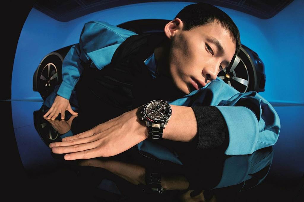 泰格豪雅TAG Heuer Carrera 保時捷自動計時腕表，讓腕表與賽車有了聯結。（TAG Heuer提供）
