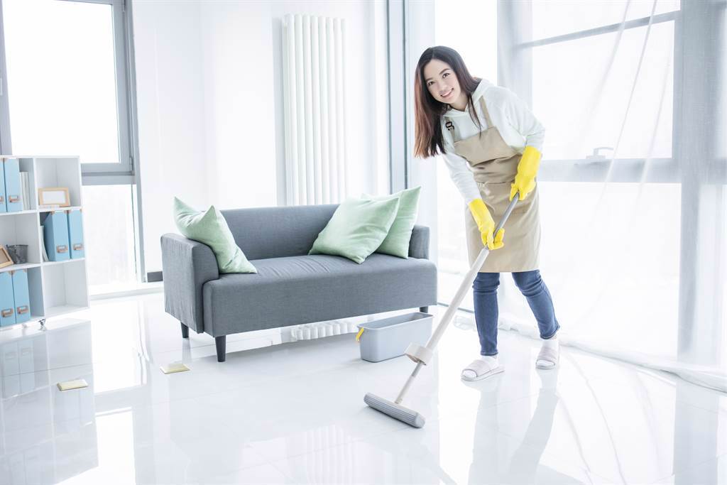 過年大掃除該怎麼掃，才能在新的一年為家帶進好運，日本一名家庭主婦就分享5個一邊打掃一邊旺風水的妙招。(示意圖/達志影像)