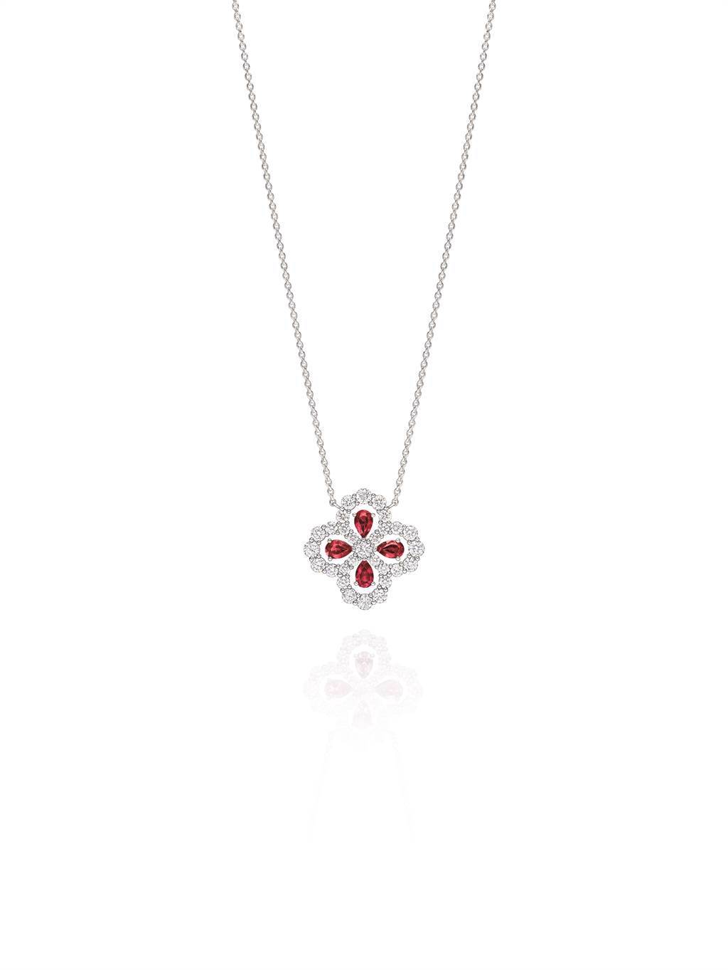 海瑞溫斯頓在年節主打Diamond Loop系列珠寶，水滴型紅寶石構成花朵圖案，44萬元。（Harry Winston提供）