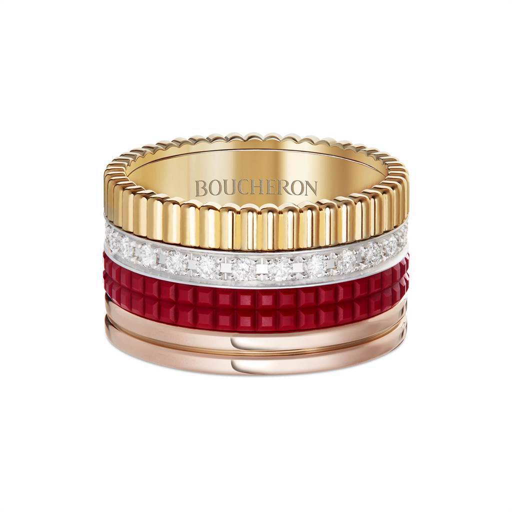 寶詩龍Quatre Red系列指環，白金、黃金、高精密紅色陶瓷鑲嵌25顆圓鑽，約30萬元。（BOUCHERON提供）