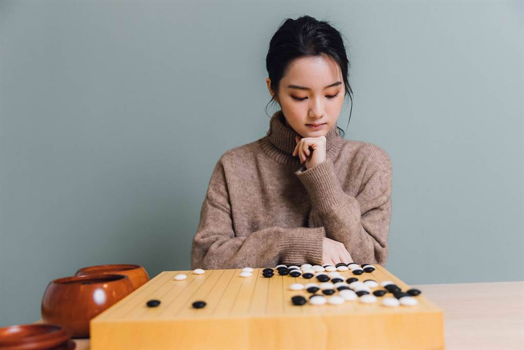俞俐均自4歲起便著迷於圍棋的世界，更立下志向要成為職業選手，至今已參加過無數比賽。（圖／林冠良攝）