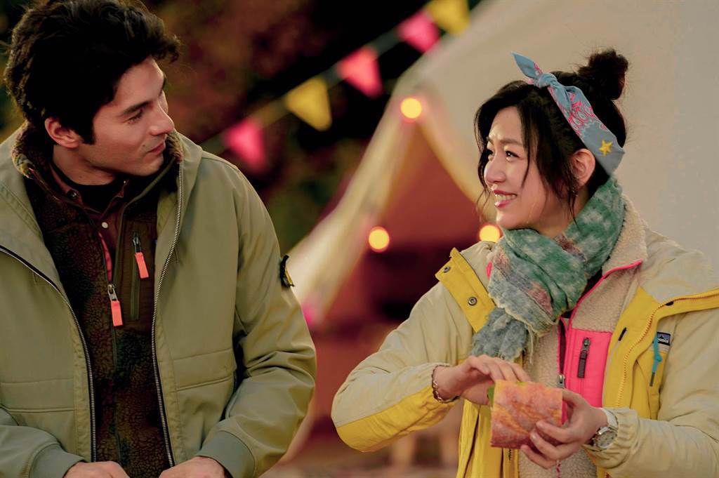 鳳小岳和陳妍希在片中有感人對手戲。（好好看文創／滿滿額娛樂提供）
