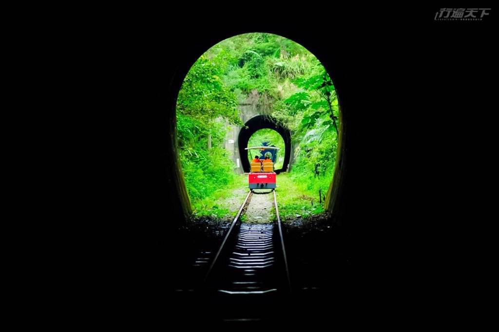 連續隧道的穿梭讓人很像墜入漫畫世界中。(圖／行遍天下提供)
