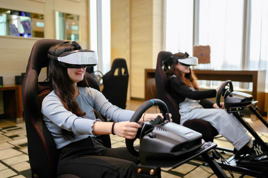 新竹喜來登規畫VR電玩、健身環、撞球等多項遊樂設施讓房客歡樂渡假。（喜來登提供／羅浚濱新竹傳真）