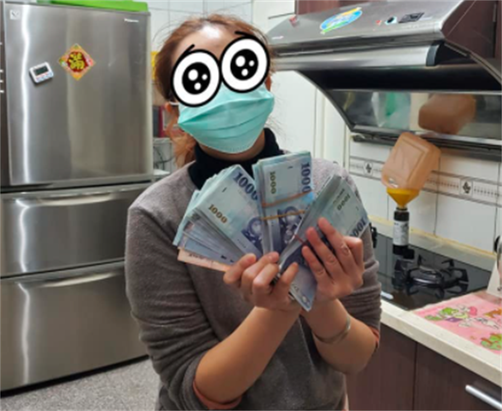 原PO貼出婆婆藏在廚房的私房錢照片。(圖擷取自爆廢1公社)