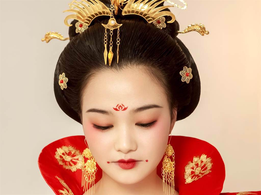唐代女子嘴角的2紅點除了是臉部裝飾之外，還是嬪妃和皇帝之間的神祕暗號。(示意圖／達志影像)