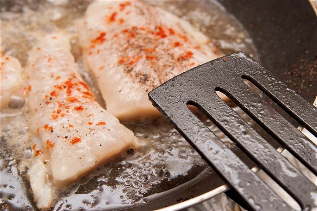 吃魚好處多，深海魚、淡水魚均衡攝取才是王道。(示意圖/Shutterstock)