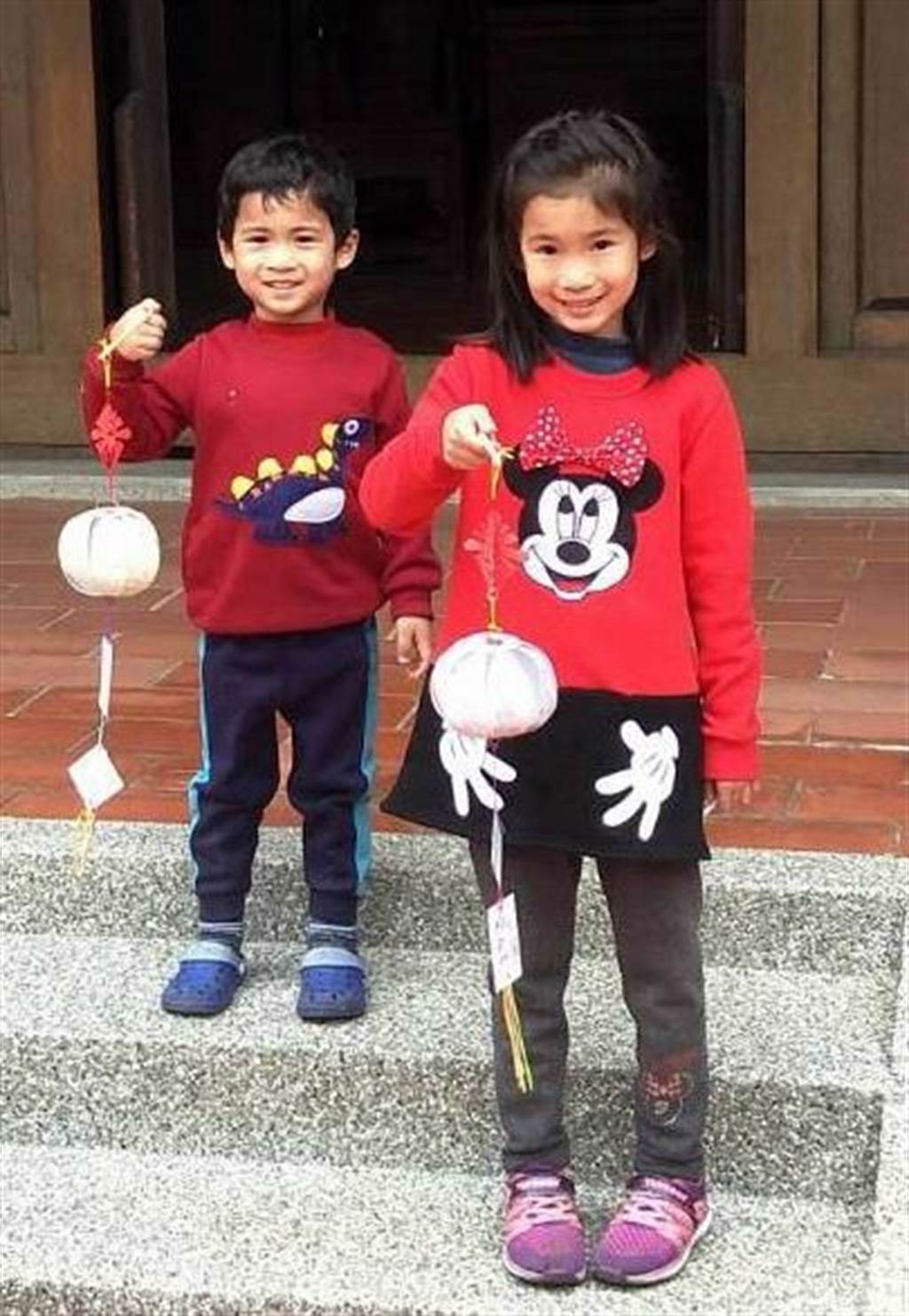 台灣民俗文物館舉辦彩繪燈籠活動，大小朋友可動手創作獨一無二作品。（台中市文化局提供／陳淑芬台中傳真）