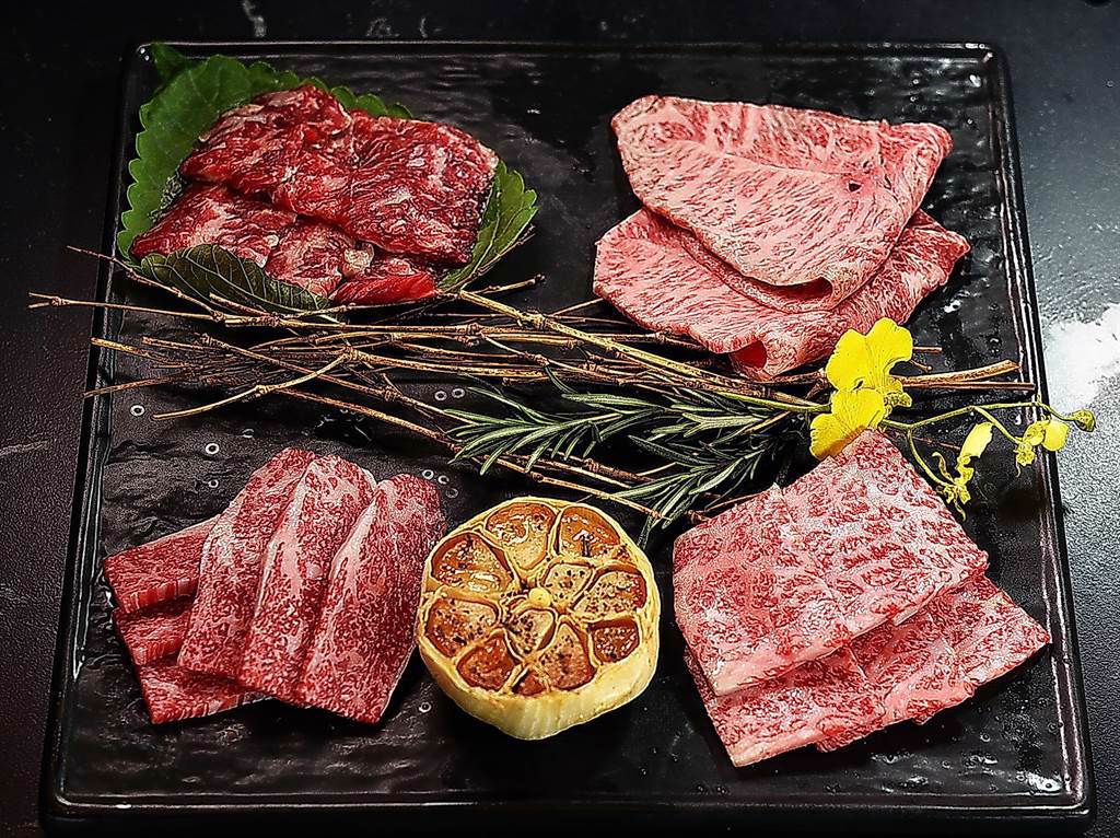 〈虎三同〉菜單上亦有不同部位的日本和牛與澳洲和牛可供燒烤，圖為「和牛4拼」。（圖／姚舜）