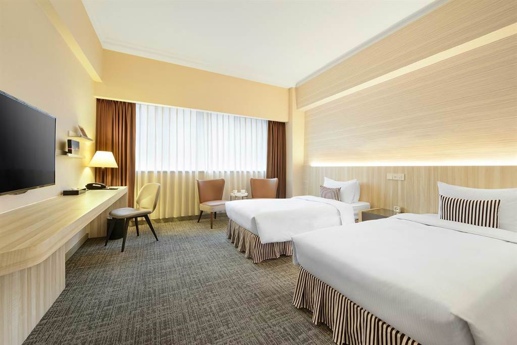 台北凱撒大飯店新裝修的「精緻客房兩小床」。（台北凱撒大飯店提供）