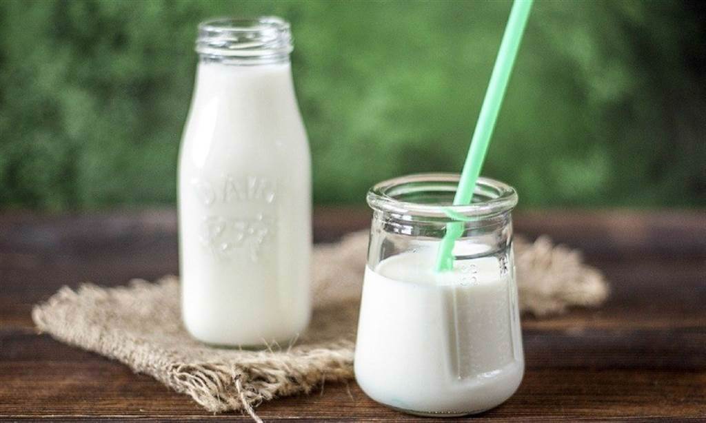 牛奶也是快樂食物之一。(示意圖/Pixabay 康健雜誌提供)