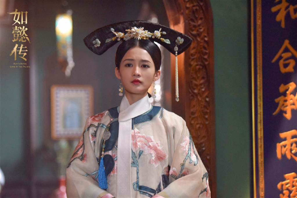 李沁在2018年以宮廷劇《如懿傳》飾演後宮第一美人「寒香見」爆紅。（圖／取材自如懿傳微博微博）