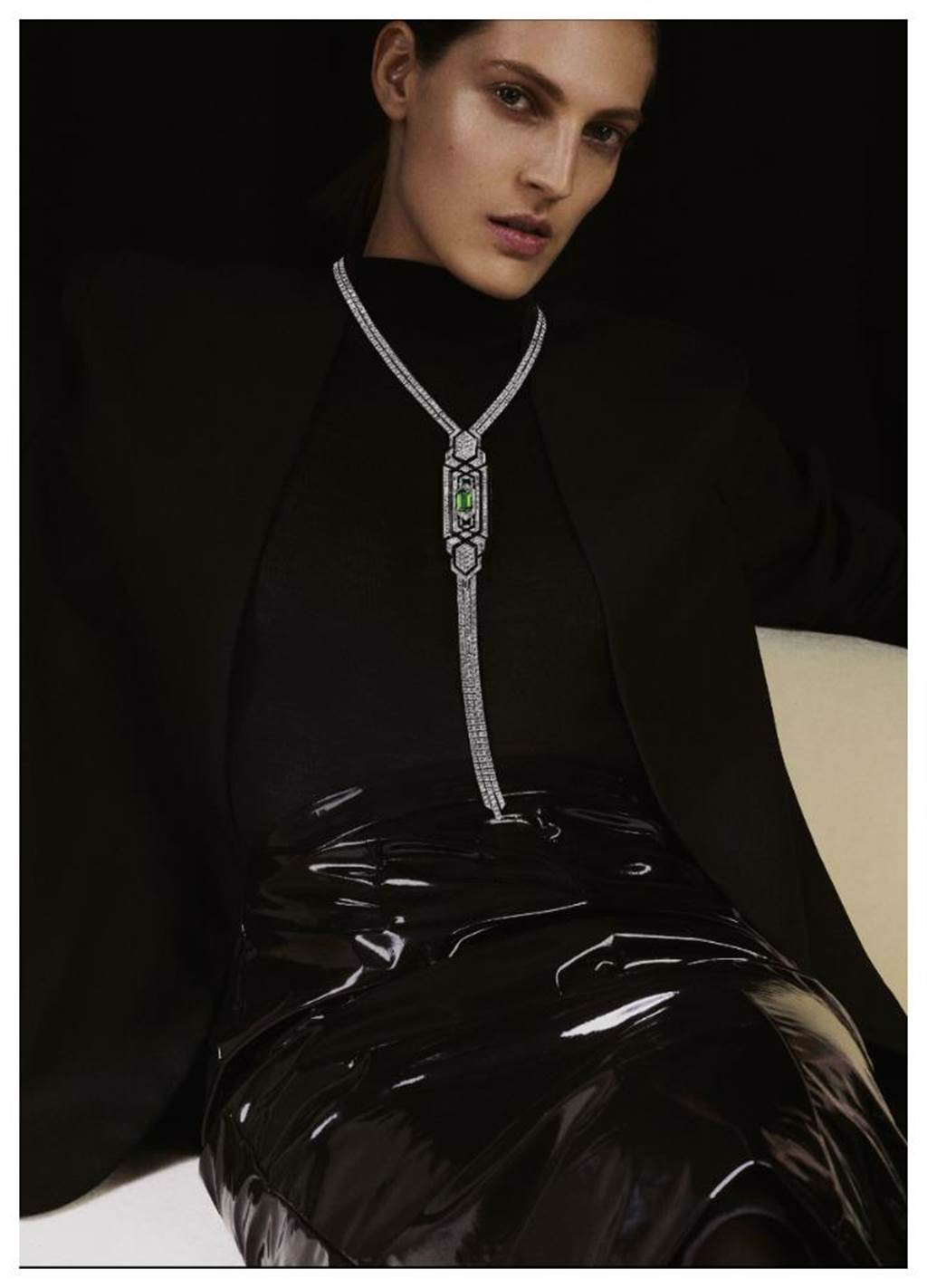 BOUCHERON日前在巴黎高訂服時裝周期間發表年度珠寶， 融入高訂服時尚元素。（BOUCHERON提供）