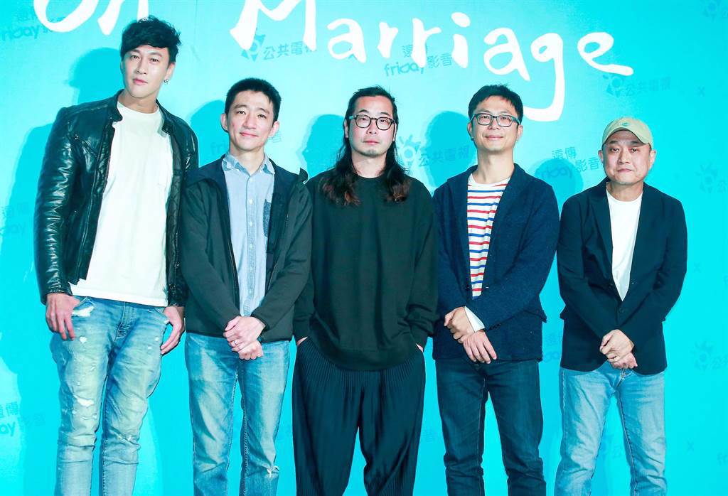 何潤東、徐漢強、許富翔、高炳權、鄭文堂五位導演出席公視《你的婚姻不是你的婚姻》劇集記者會。（粘耿豪攝）