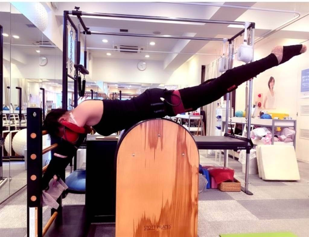 藤原紀香天天上健身房運動，才有這麼纖細的體態。（圖／FB@ Norika Fujiwara）