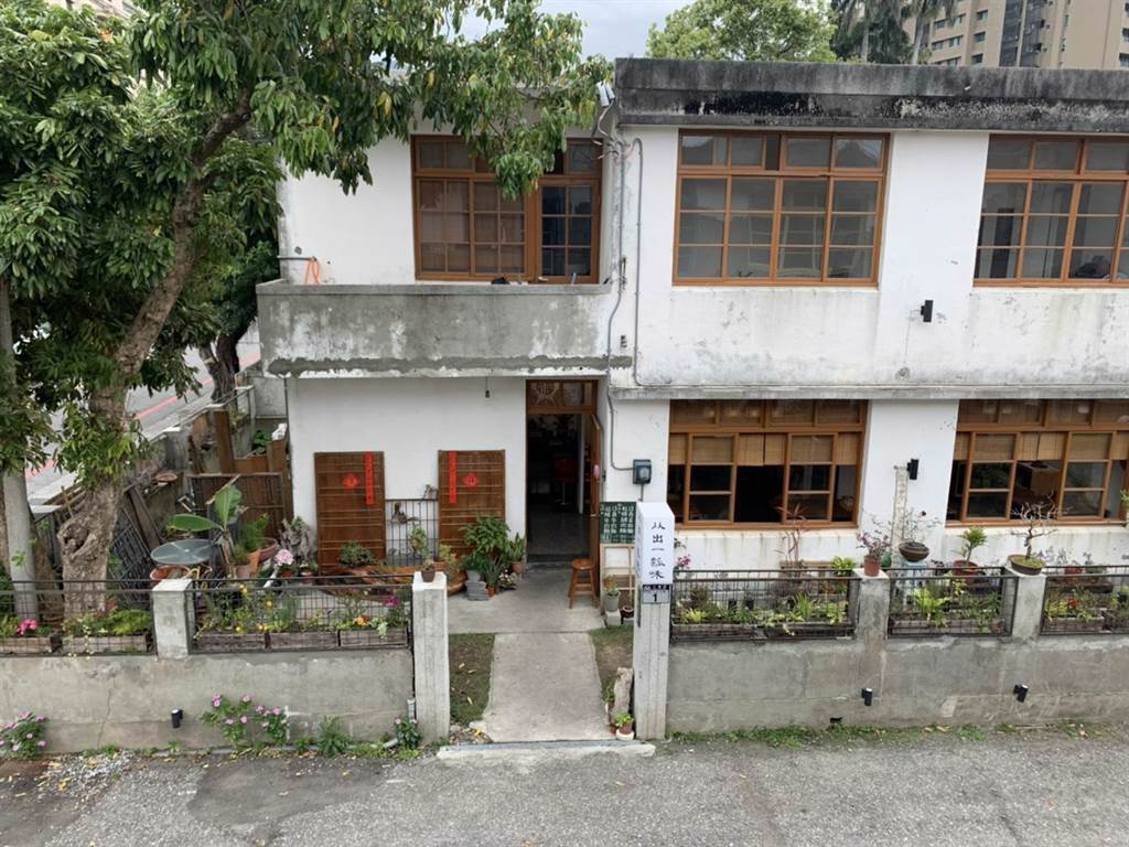 花蓮市仁愛街50多年的菸酒公賣局老宿舍，經翻修整理，呈現新風貌。（王志偉攝）