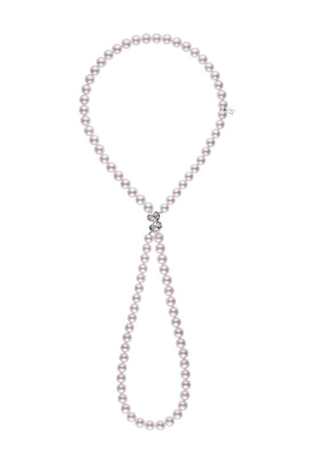 MIKIMOTO Double Eight系列經典珍珠串鍊，項鍊可變化成雙鍊、長短鍊等，35萬8000元。（MIKIMOTO提供）