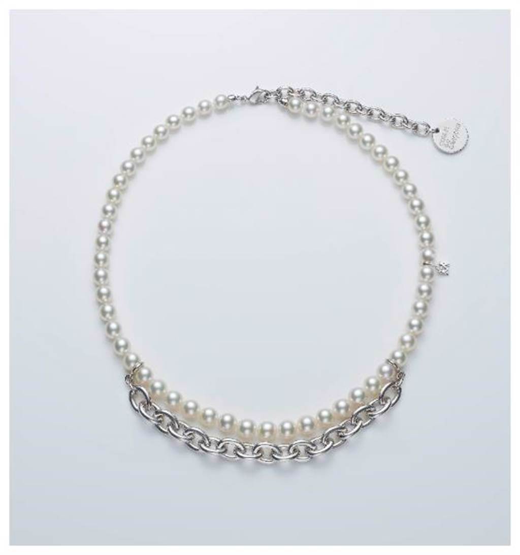 MIKIMOTO COMMES des GARCONS聯名款珍珠串鍊，19萬9000元。（MIKIMOTO提供）