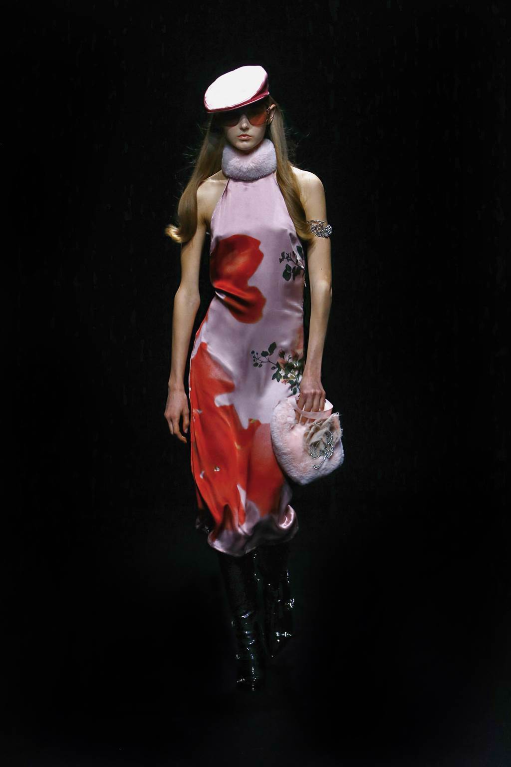 Blumarine 2021秋冬女裝，以小甜甜布蘭妮、芭黎絲希爾頓為靈感，製作出性感又帶點淘氣的作品。（Blumarine提供）