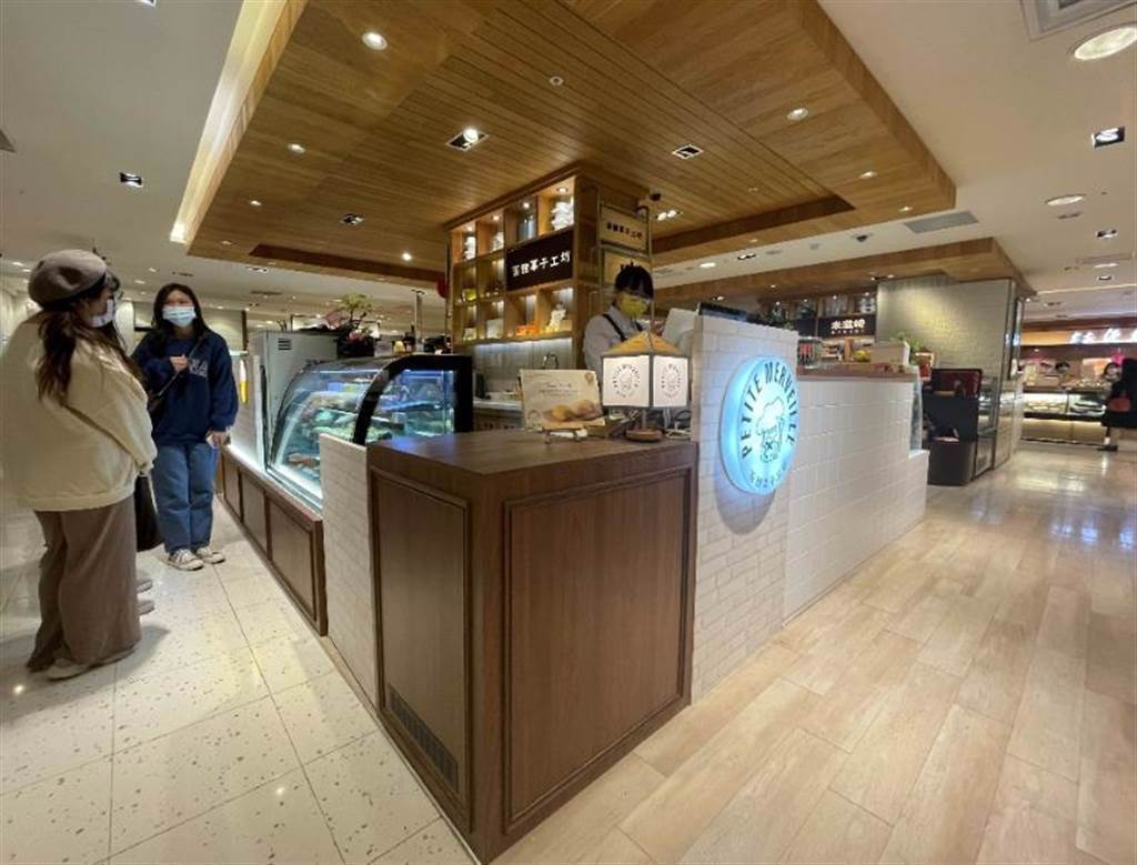 新光三越台北南西店昨開幕的「函館菓子工坊」是全台唯一實體店鋪。（郭家崴攝）