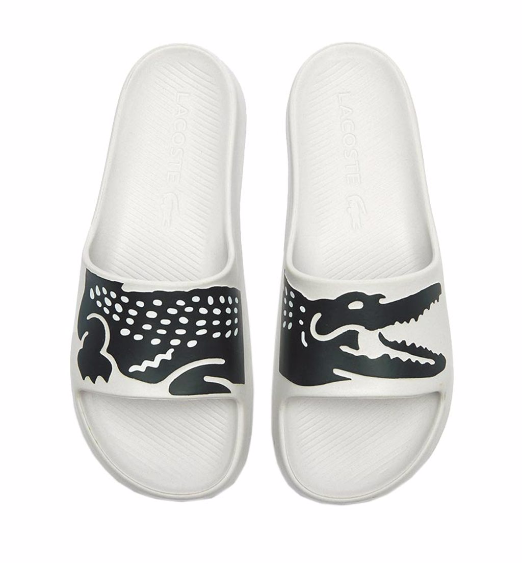 LACOSTE x RICKY REGAL系列鱷魚LOGO拖鞋，2280元。 （LACOSTE提供）