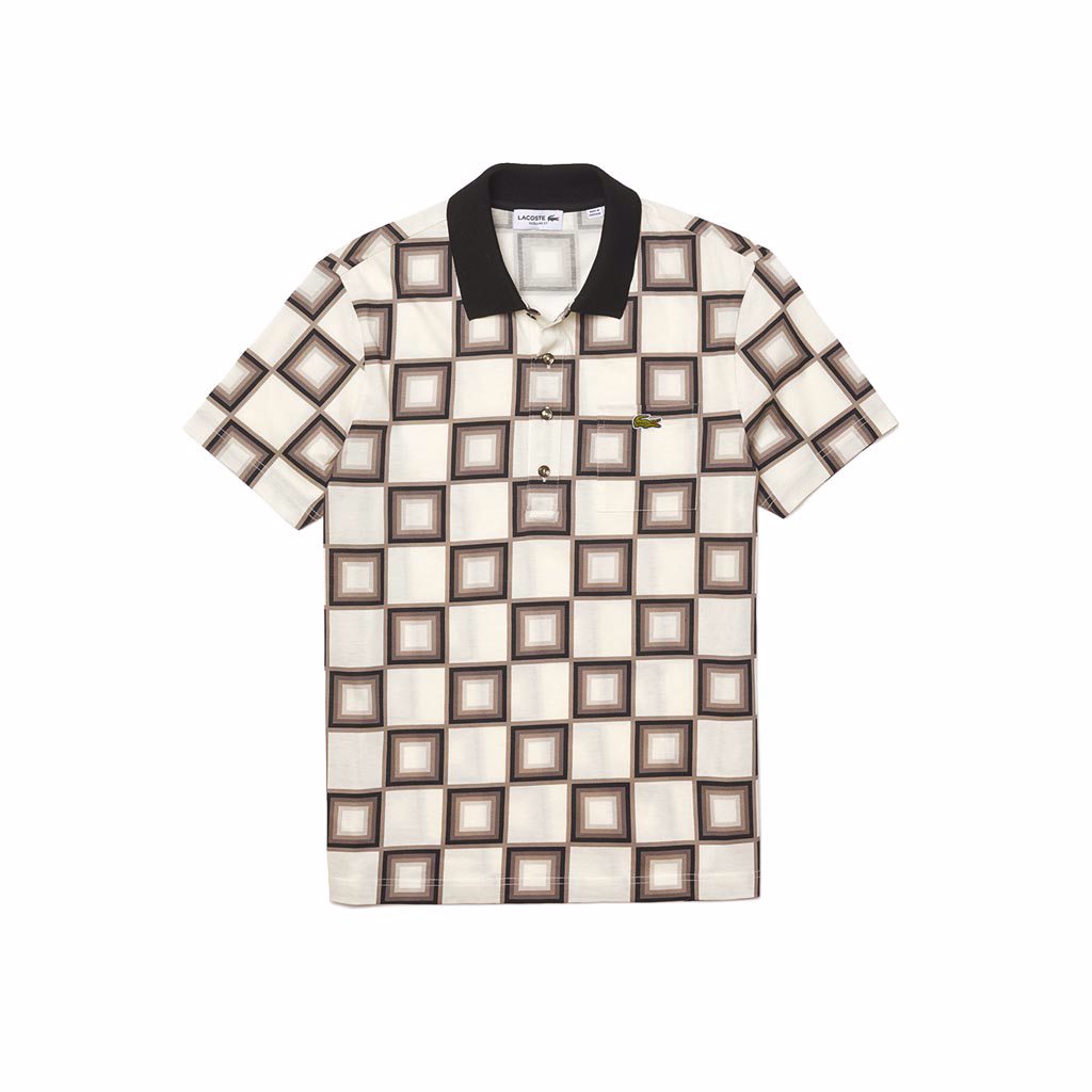 LACOSTE x RICKY REGAL系列白底黑方格幾何POLO衫，6580元。（LACOSTE提供）