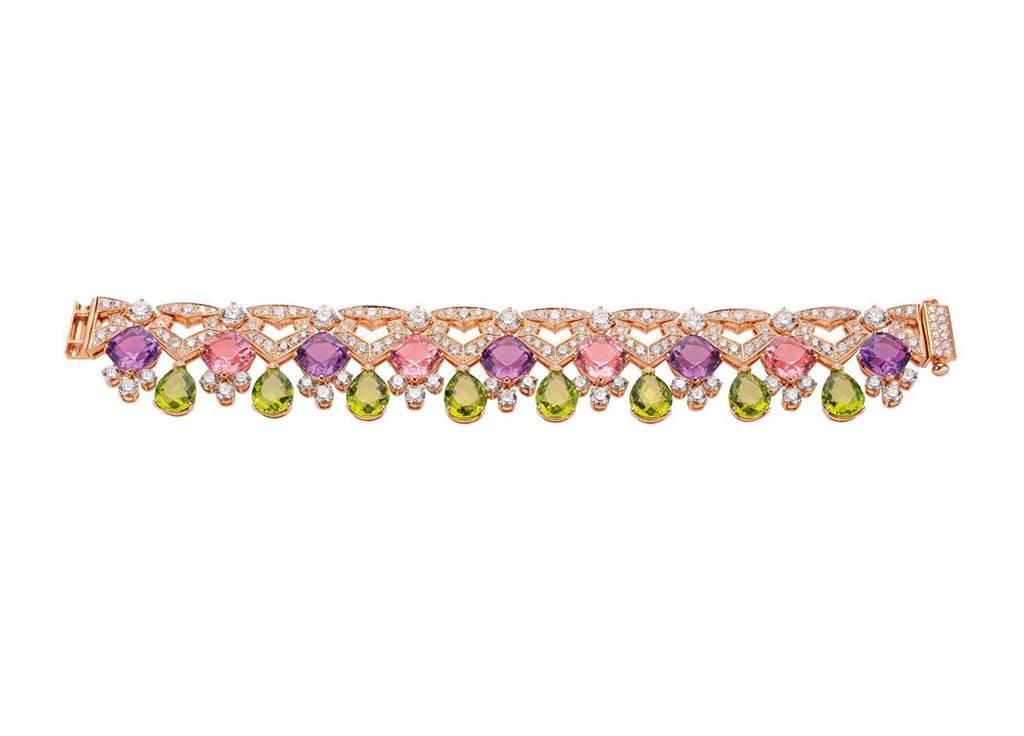 寶格麗Colour Delight頂級彩寶手鍊，將巴洛克時期珍貴的鳳梨融入設計當中，680萬9000元。（BVLGARI提供）