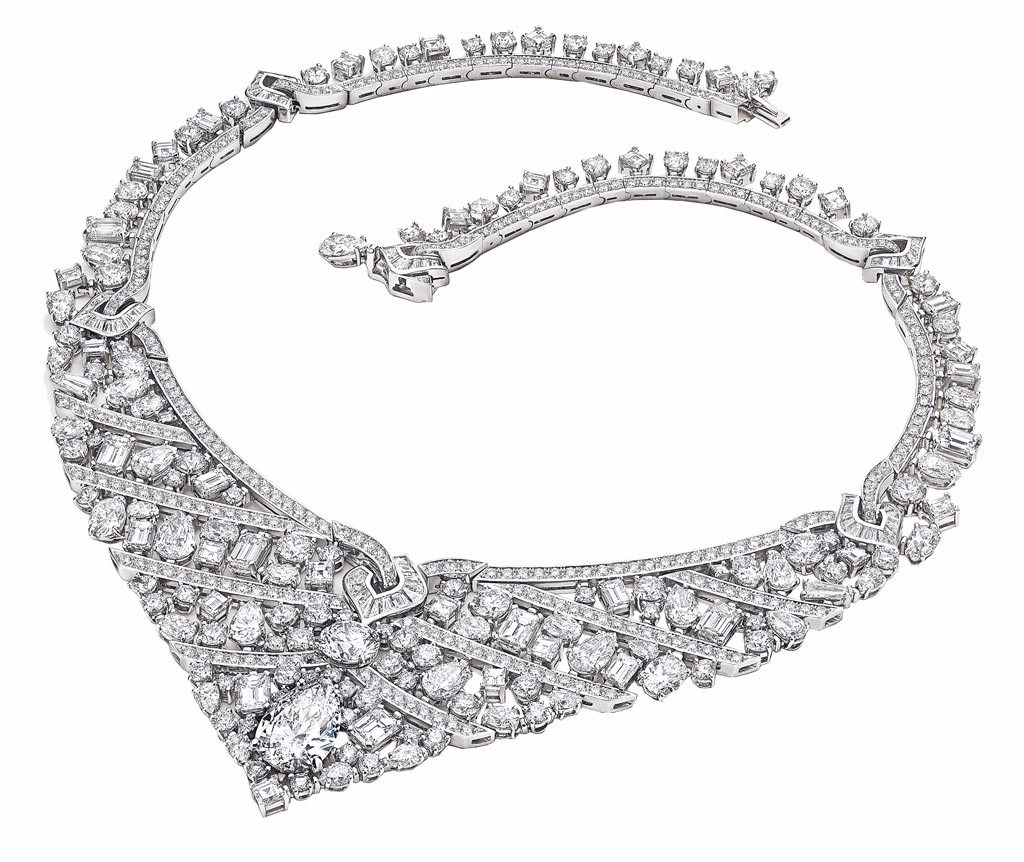 寶格麗BAROCKO系列頂級鑽石項鍊，以不同切割的鑽石呈現巴洛克風格的光影變化，約5375萬6000元。（BVLGARI提供）