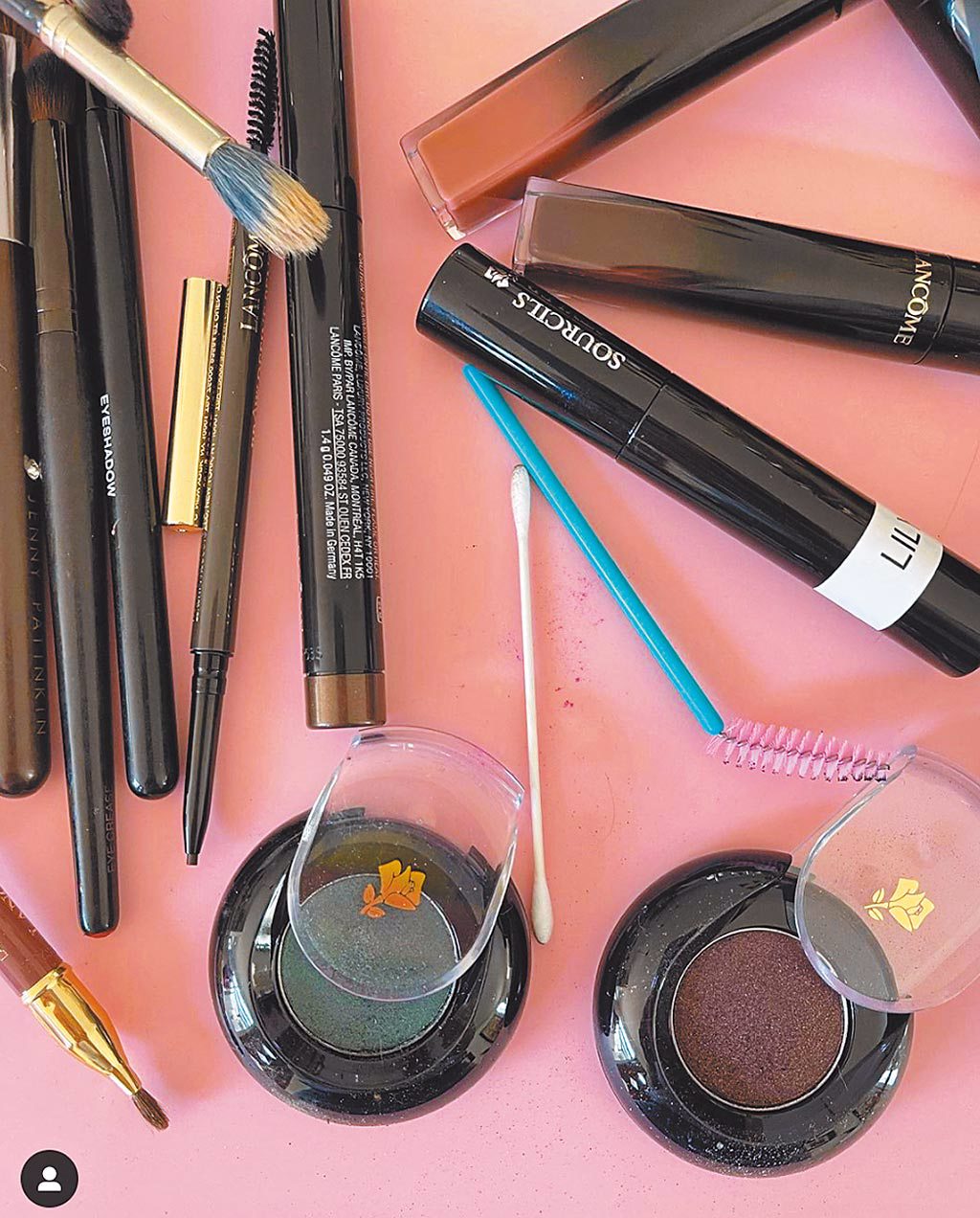 彩妝師Fiona Stiles使用蘭蔻彩妝為莉莉柯林斯打造金球妝容。（翻攝自fionastiles IG）