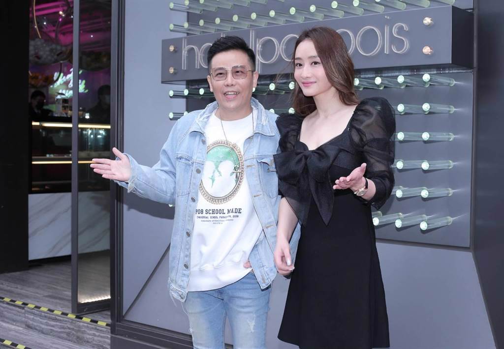 陳德容（右）和導演姜寧出席電影《山中森林》記者會。（羅永銘攝）
