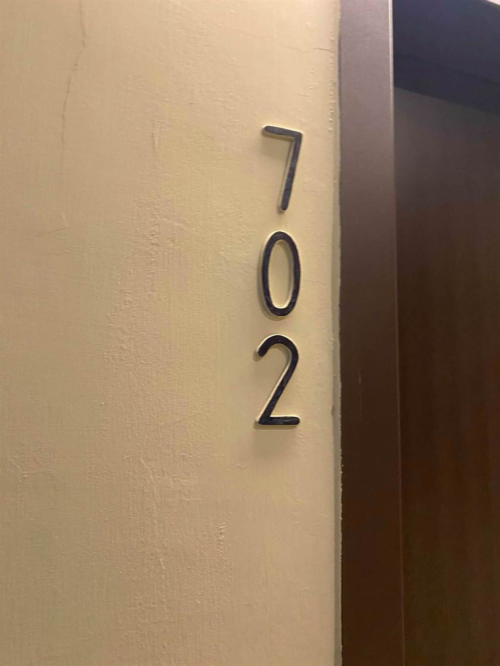客人指定要送到「102號房」，卻沒有這間房？直到櫃檯小姐回應「妳們是702喔！」才真相大白。（摘自外送員的奇文怪事）