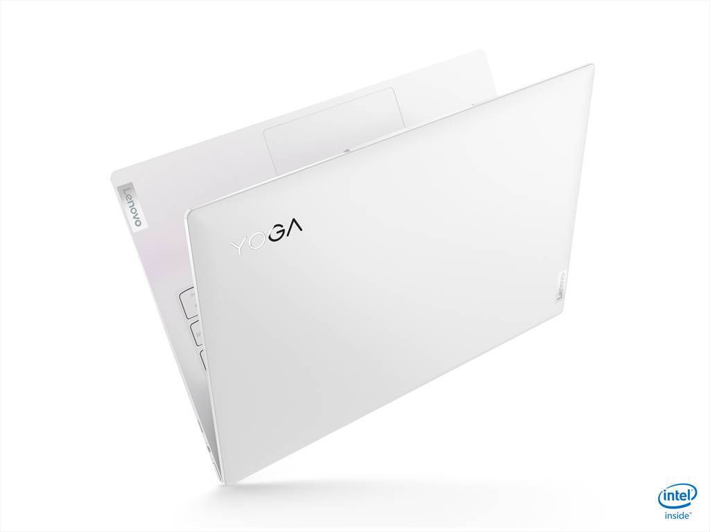 Lenovo Yoga Slim 7i Carbon 首款羽量級月白色碳纖維軍規13吋筆電，通過Intel EVO平台認證，提供全方位的行動體驗。（Lenovo提供／黃慧雯台北傳真）