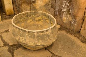 後院挖竹筍發現不起眼破碗 竟是2千年前寶物