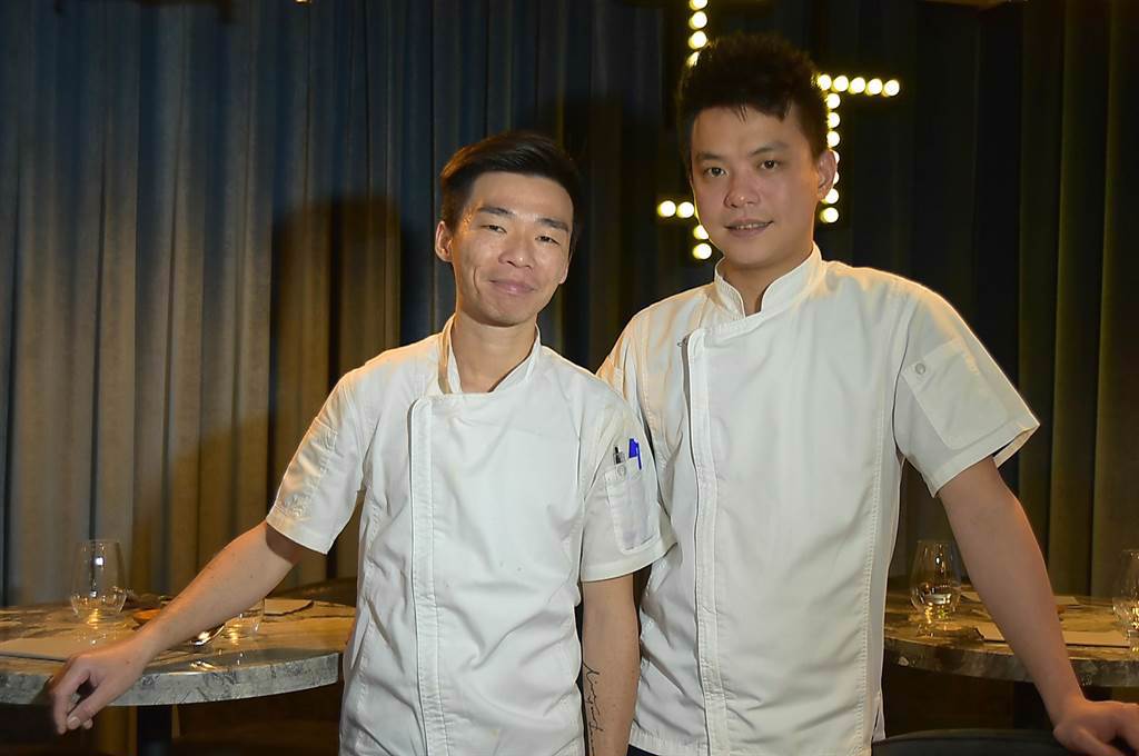 〈T＋T〉主廚Johnny蔡元善（右）為增加廚藝團隊實力，延攬香港米其林餐廳〈Ecriture〉副主廚古俊基加入團隊。（圖／姚舜）