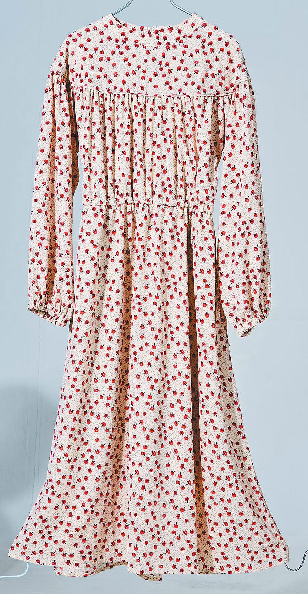5.京站的POU DOU DOU碎花圓領長洋裝，原價3390元，特價2700元。（京站提供）