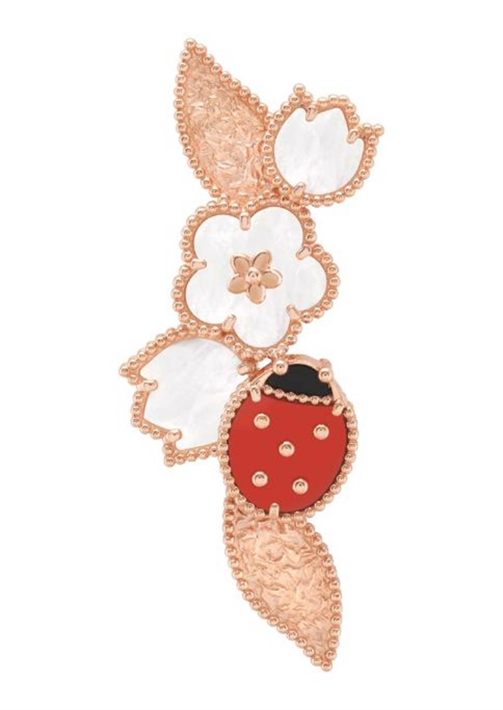 梵克雅寶Lucky Spring幸運瓢蟲珠寶胸針，白色珍珠母貝，紅玉髓，縞瑪瑙，約21萬3000元。（Van Cleef & Arpels提供）