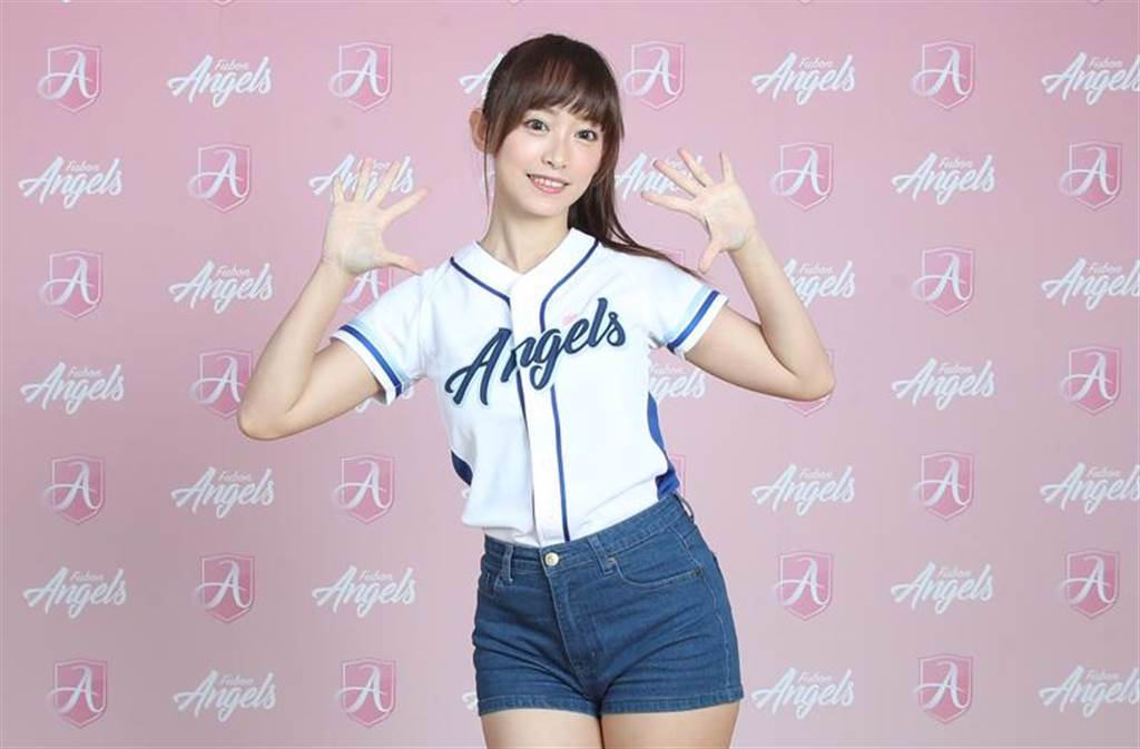 去年季中日本網站Kerorin'sLife Scoop曾點評台灣啦啦隊「可愛10強」，FubonAngels的丹丹（圖）擊敗中信人氣女孩峮峮等人，獲得中職啦啦隊美少女第一名。（中央社）