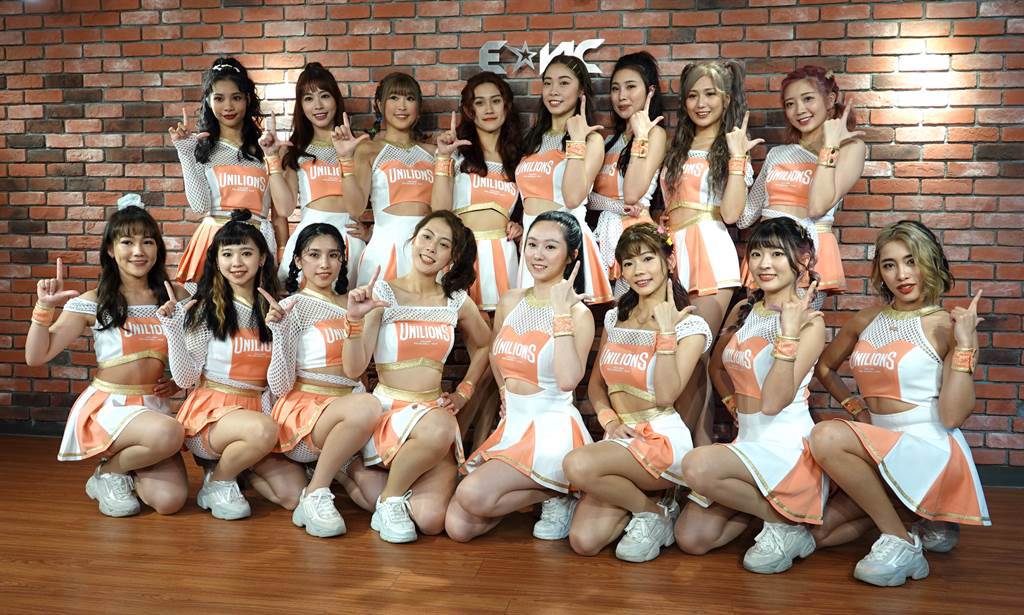 統一獅啦啦隊「Uni Girls」今天公布全新年度表演服。（毛琬婷攝）